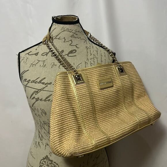 CALVIN KLEIN STRAW TOTE BRASS EMBELLISHMENTS GOLD INTERIOR - Picture 1 of 8